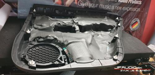 Nissan-xtrail-tlmenia kufra dverí inštalácia reproduktorov