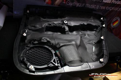 Nissan-xtrail-tlmenia kufra dverí inštalácia reproduktorov